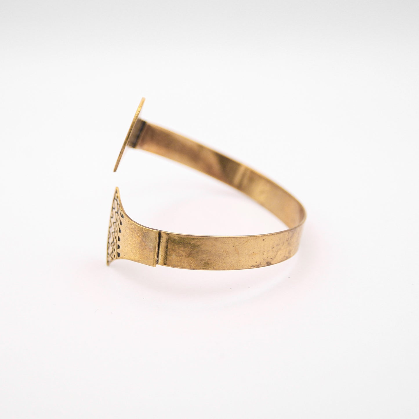 'LUTUS' CUFF