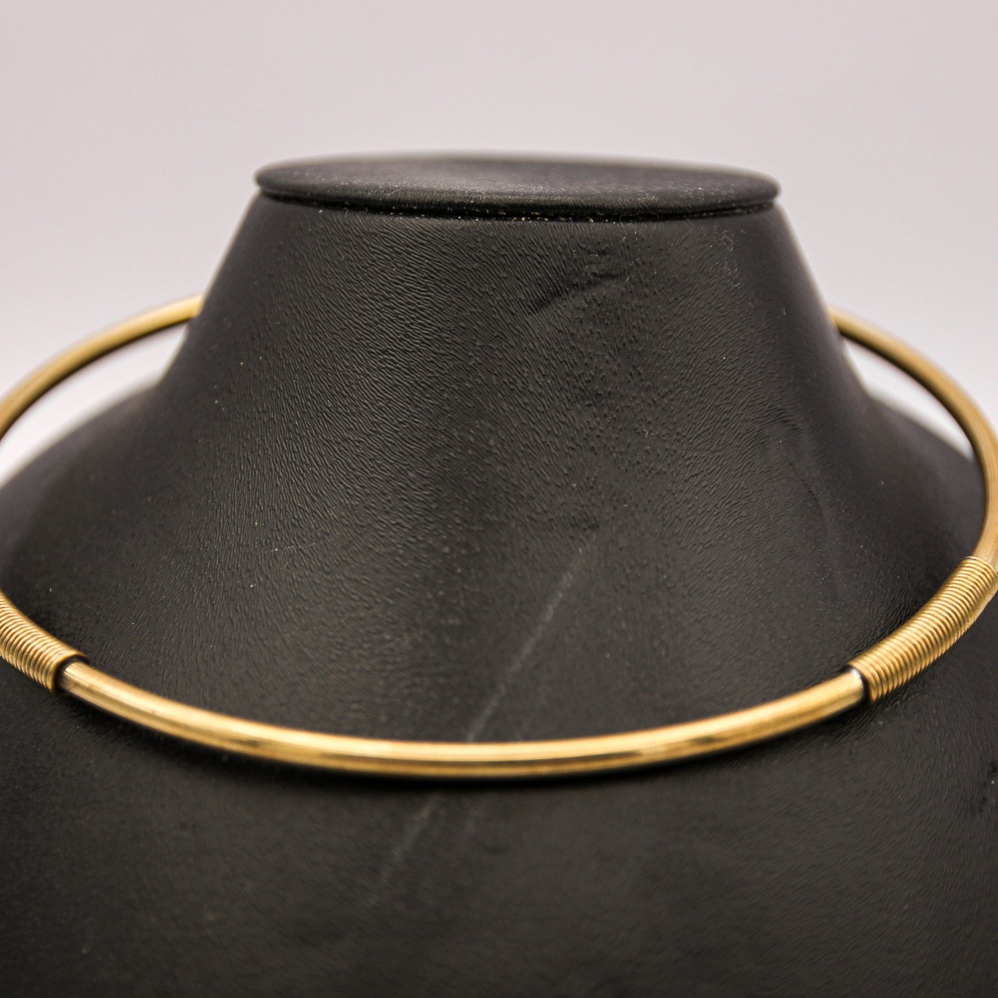 'SUAD' CHOKER