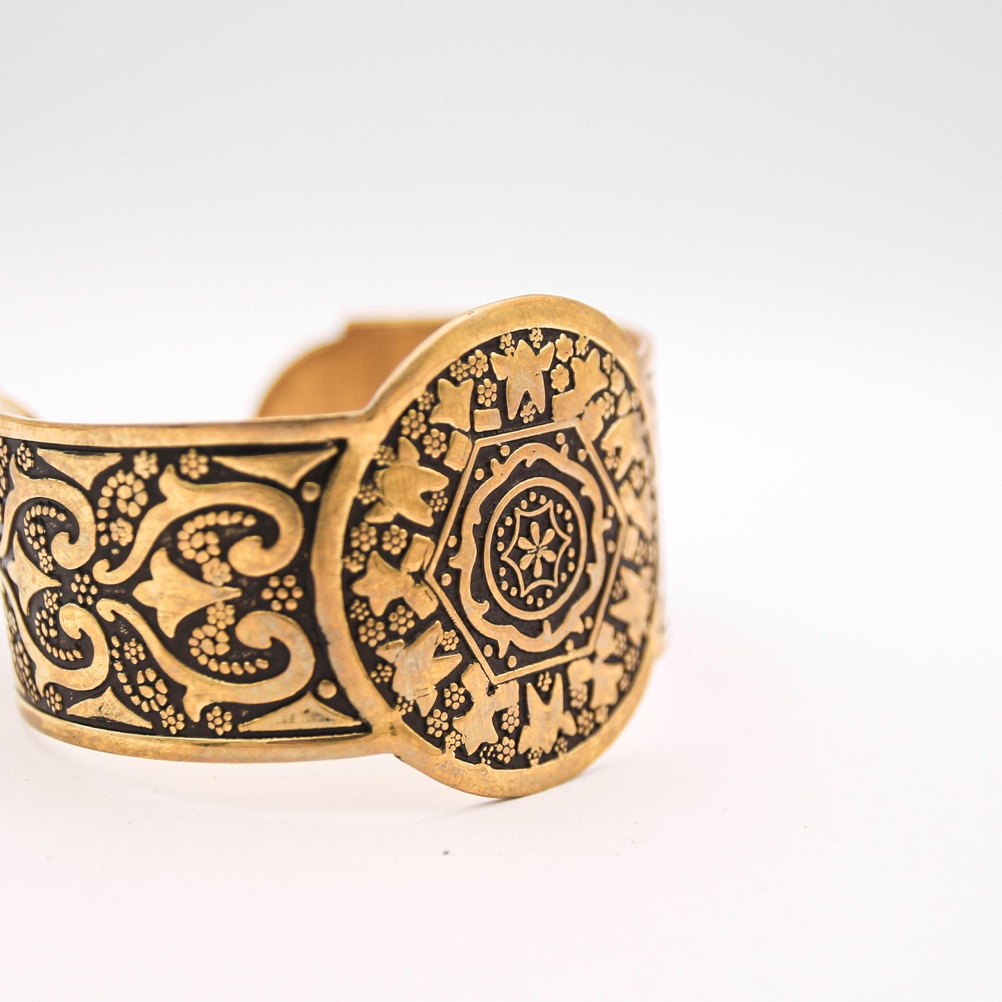'TNEEN' CUFF