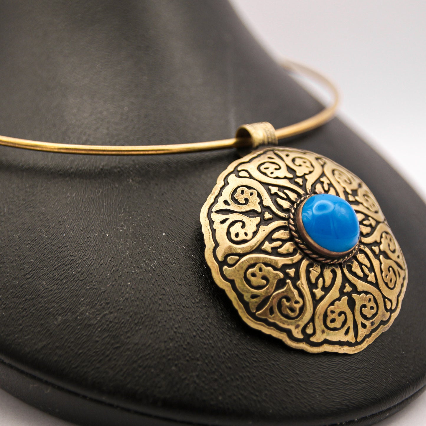 'JAHRA' CHOKER