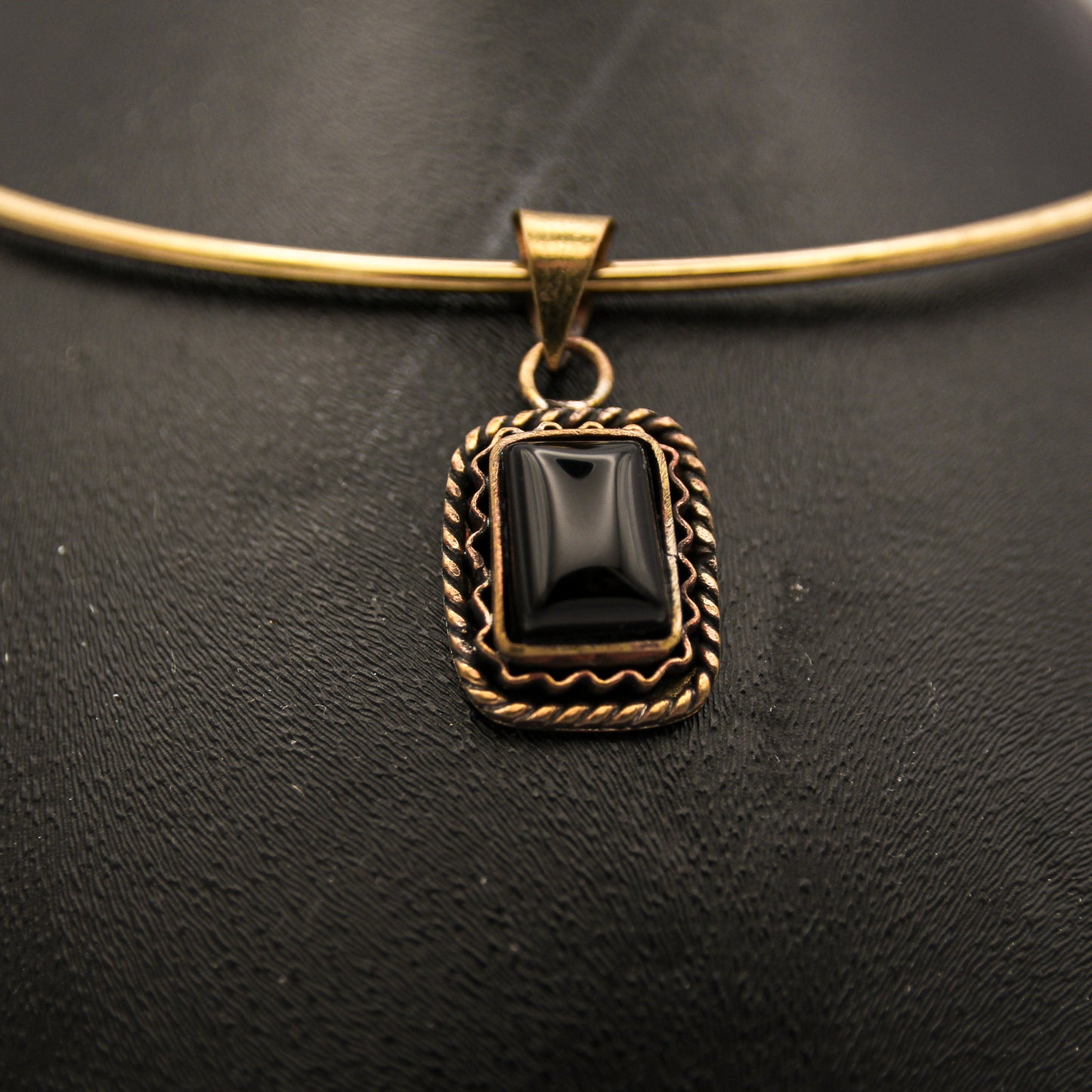 'FAIZA' CHOKER