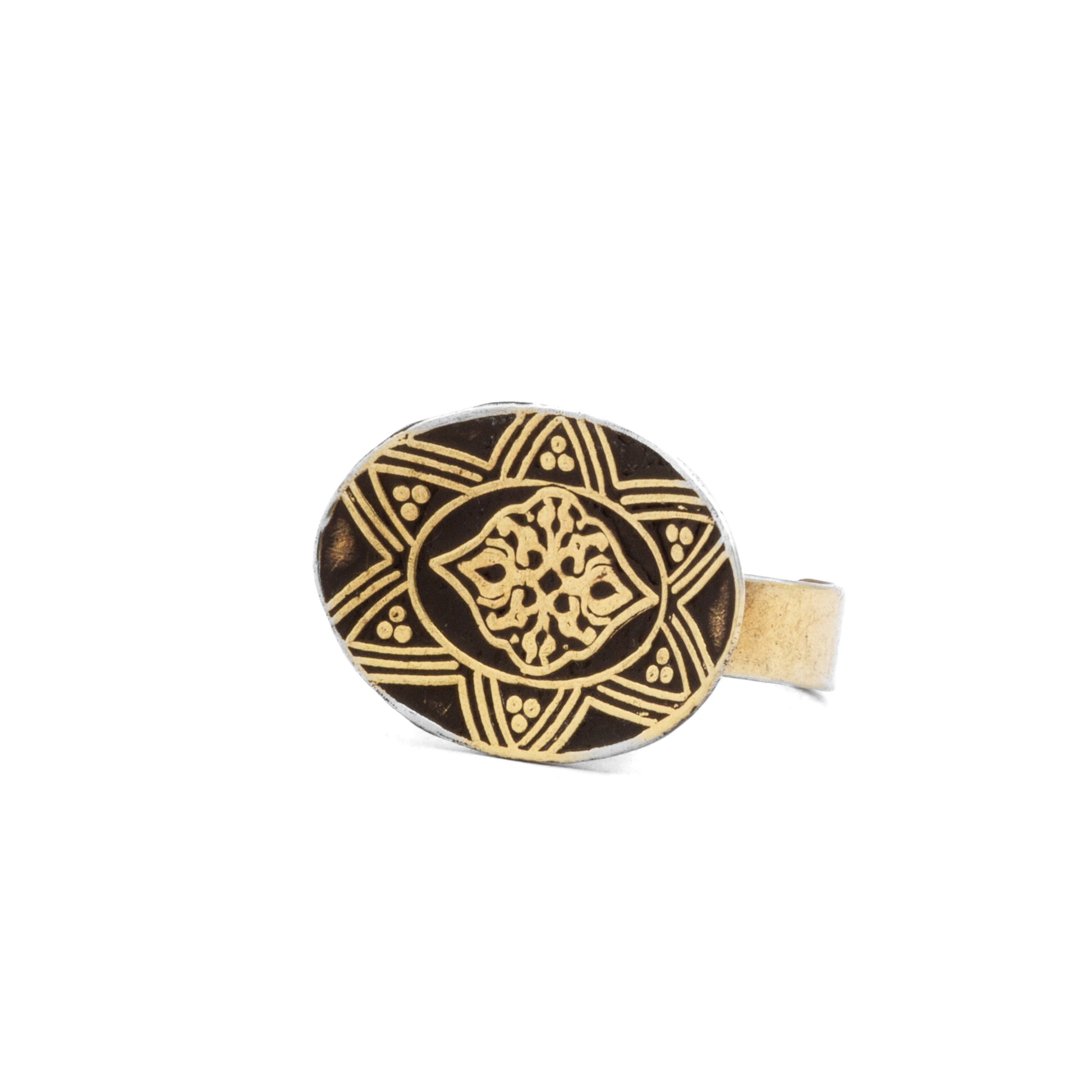 Front view of Fadela refined Egyptian brass ring, adjustable size EU 50–60, handmade in Old Cairo