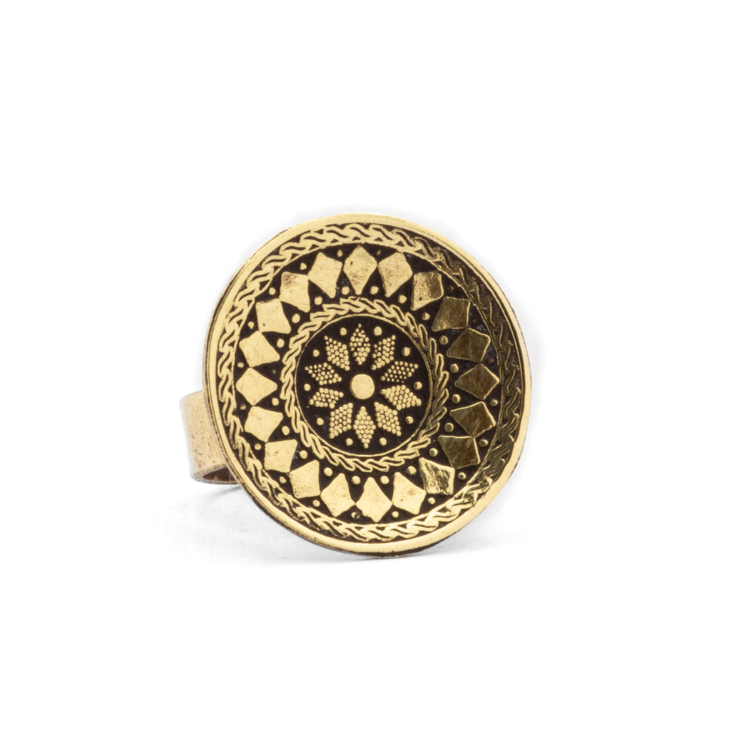 Front view of Fadwa essential Egyptian brass ring, adjustable size EU 50–60, handmade in Old Cairo